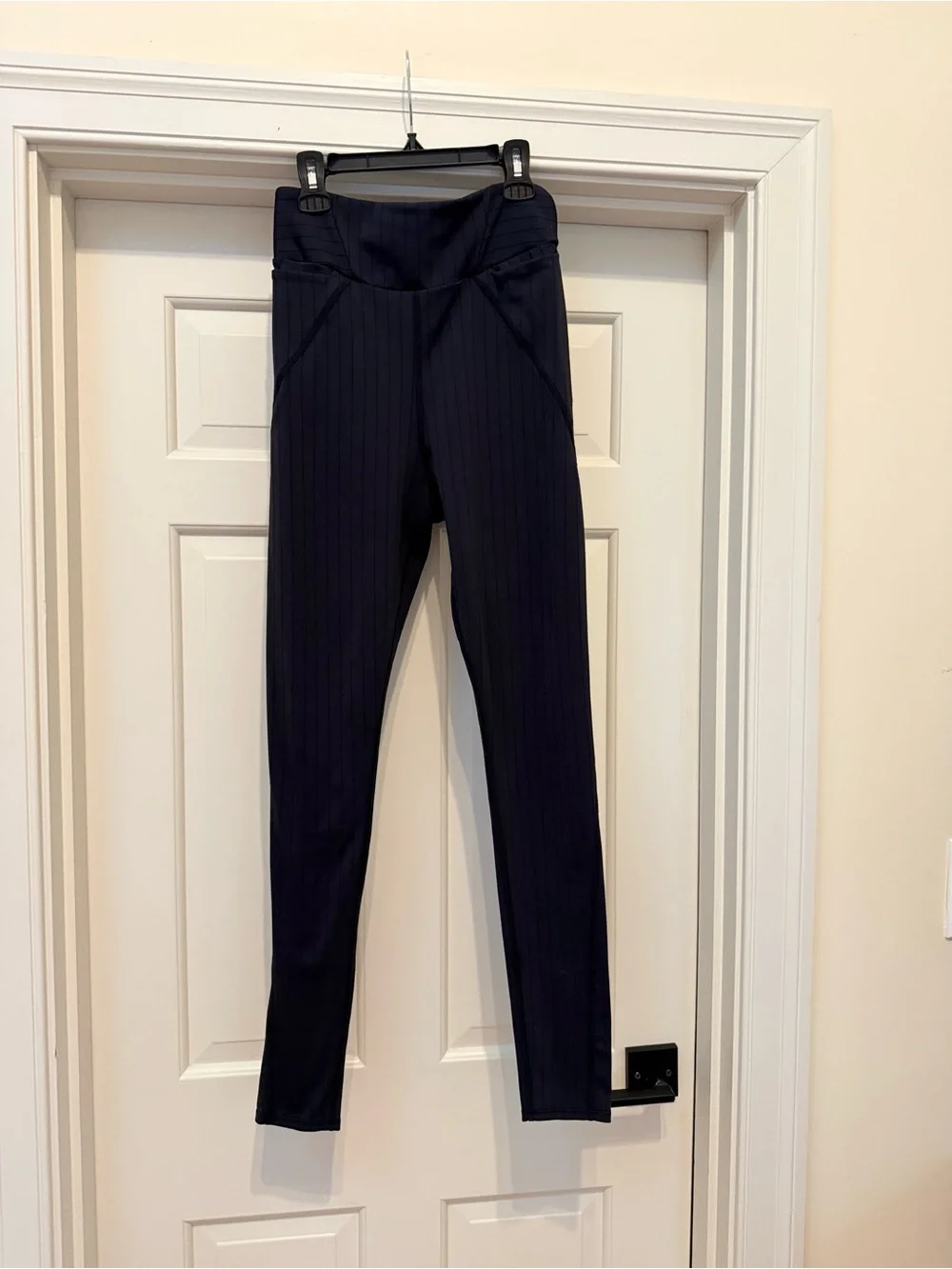 ALO Yoga High-Waist Pinstripe Legging in Anthracite/Black, Size: Medium